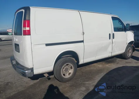 2013 Chevrolet Express 2500 Work Van z USA, uszkodzony, nr VIN 1GCWGGCA1D1134552